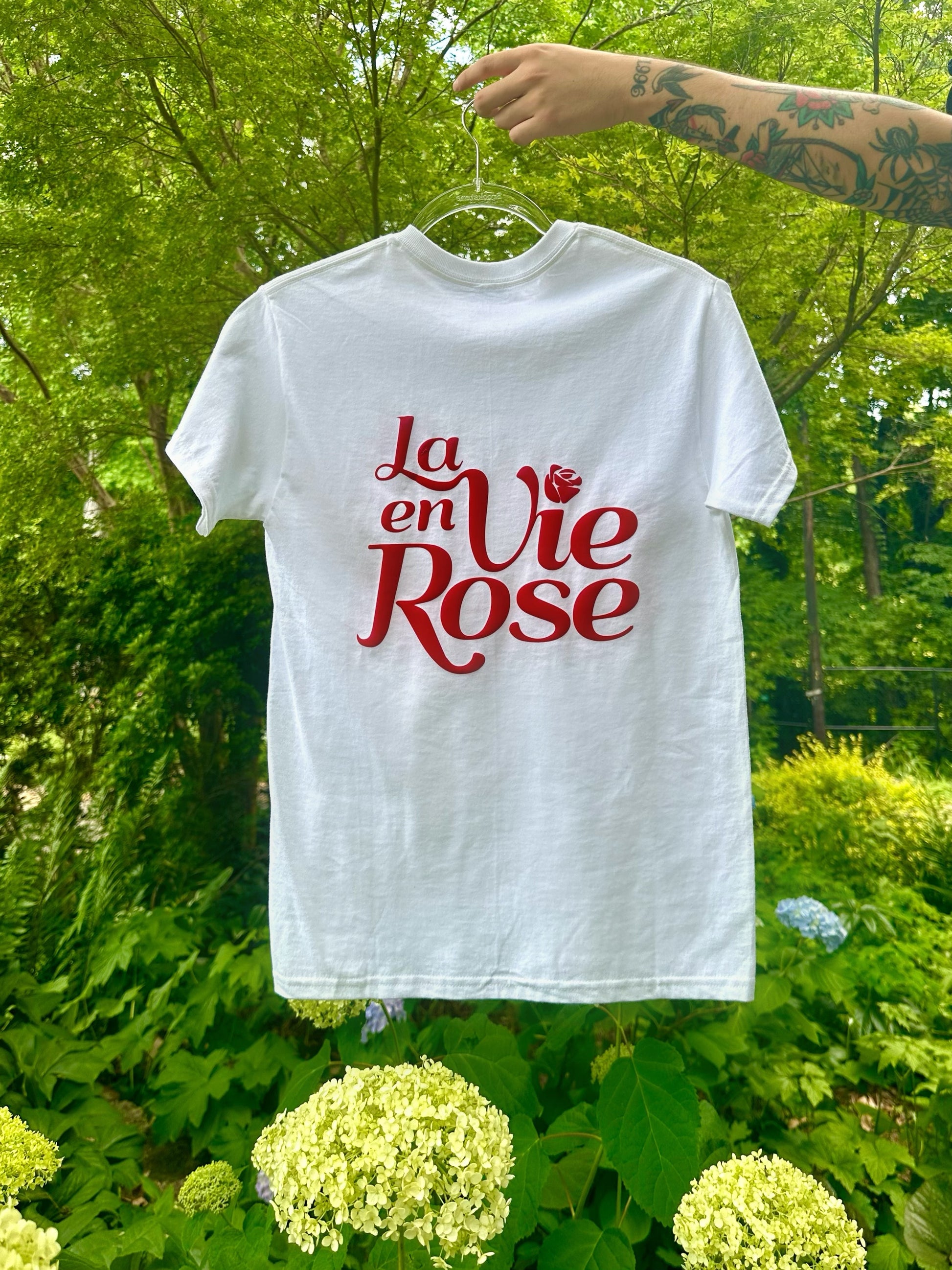 LA VIE EN ROSE TEE